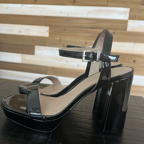 MIX NO. 6 SUNDRA PLATFORM SANDAL BLACK PATENT SIZE 6 - Picture 2 of 7